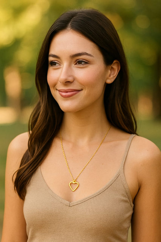 🌙 Elegant Gold Heart Pendant Necklace – Minimalist & Classy Look