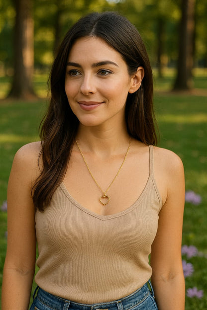 🌙 Elegant Gold Heart Pendant Necklace – Minimalist & Classy Look
