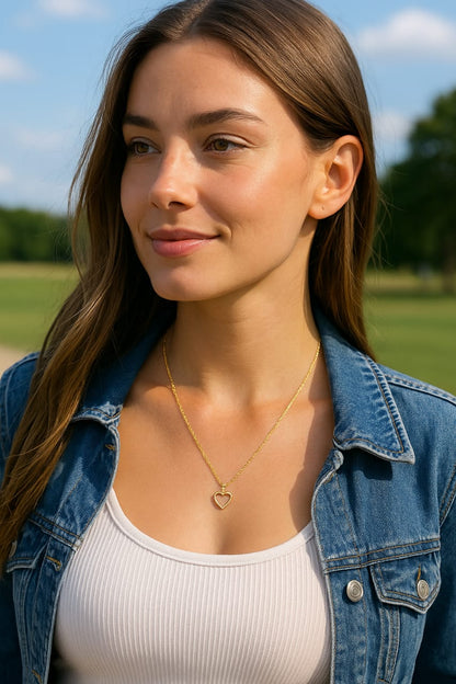 🌙 Elegant Gold Heart Pendant Necklace – Minimalist & Classy Look